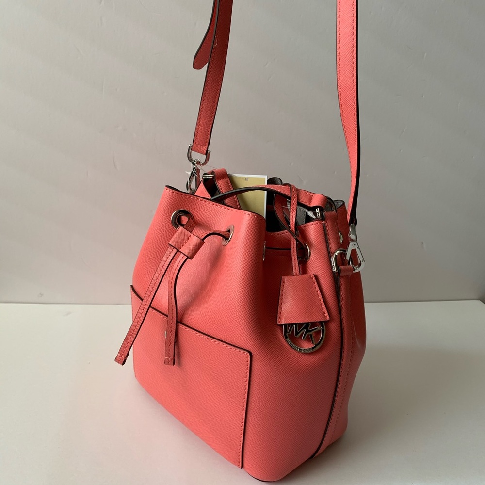 MICHAEL KORS GREENWICH Coral Medium Leather Bucket - Picture 5 of 11